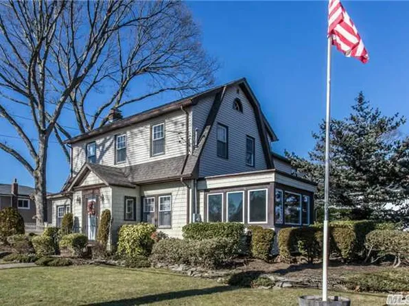 1749 Grand Ave, Merrick, NY 11566