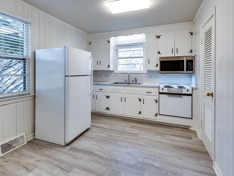 1606 Burton Ave #B — Photo 7