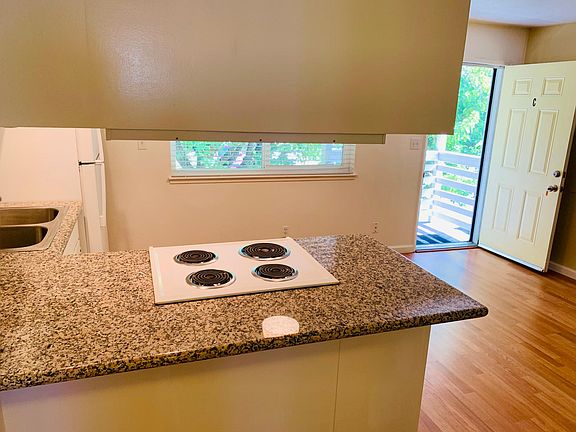 5th image of 2133 15th Ave APT C