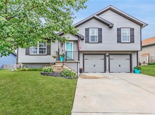 1802 Clear Creek Dr, Kearney, MO 64060