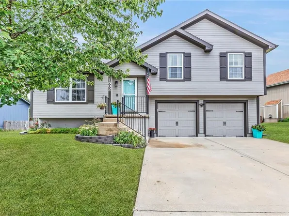 1802 Clear Creek Dr, Kearney, MO 64060