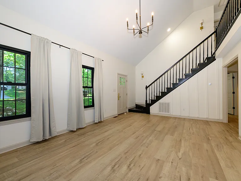 7802 Pinetuck Ln — Photo 6