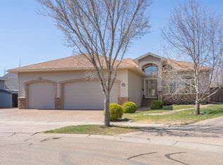 5607 NE 27 Avenue Close, Camrose, AB T4V 5C2
