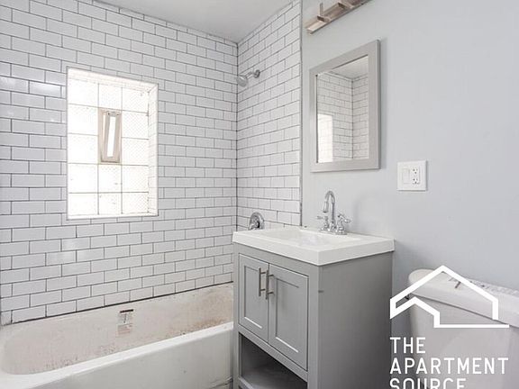 5th image of 3301 N Harding Ave #1S