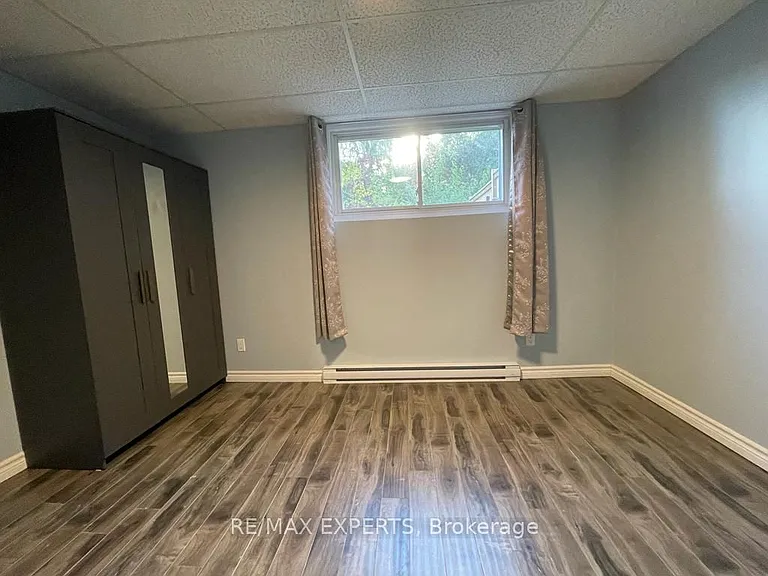 46 Caprice Cres — Photo 9