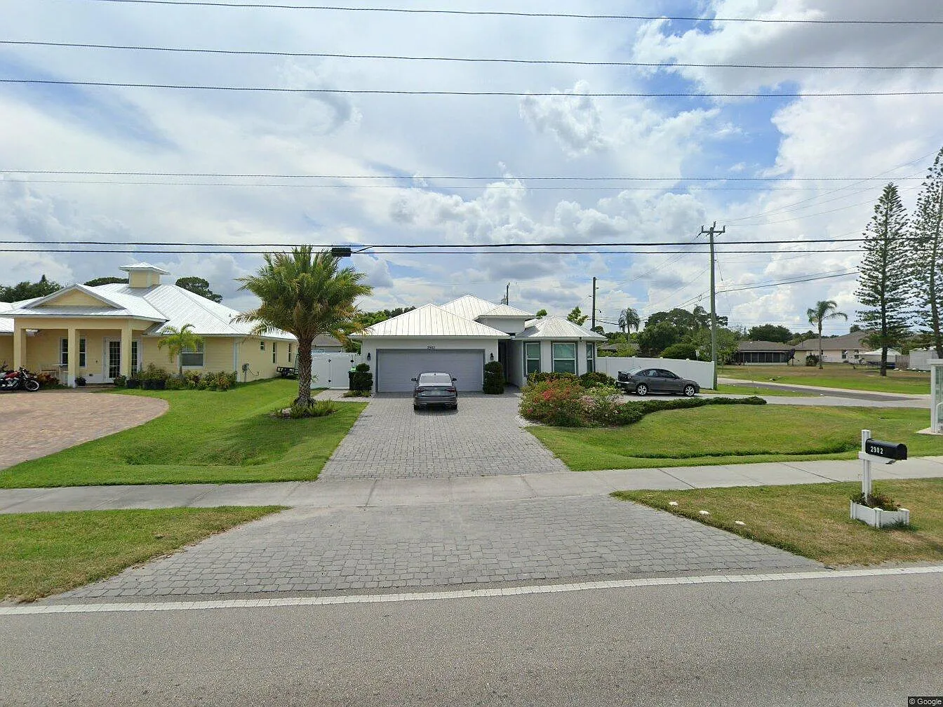 4 bed, 3.5 bath, 2346 sqft, $4,700 — Photo 1