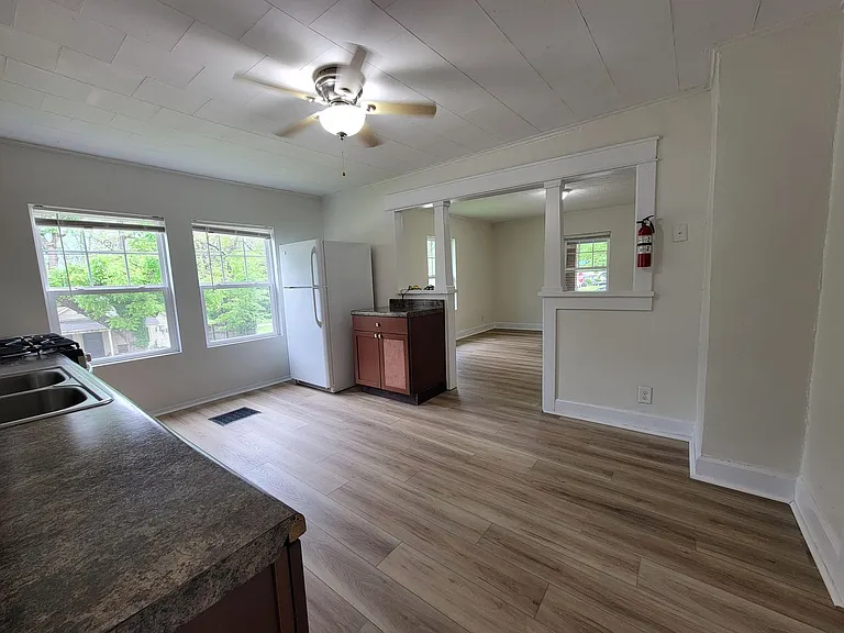 2429 S Broadview Dr — Photo 3