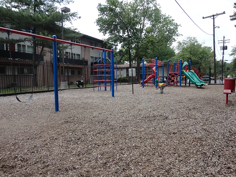 Courts of Camp Springs — Photo 17