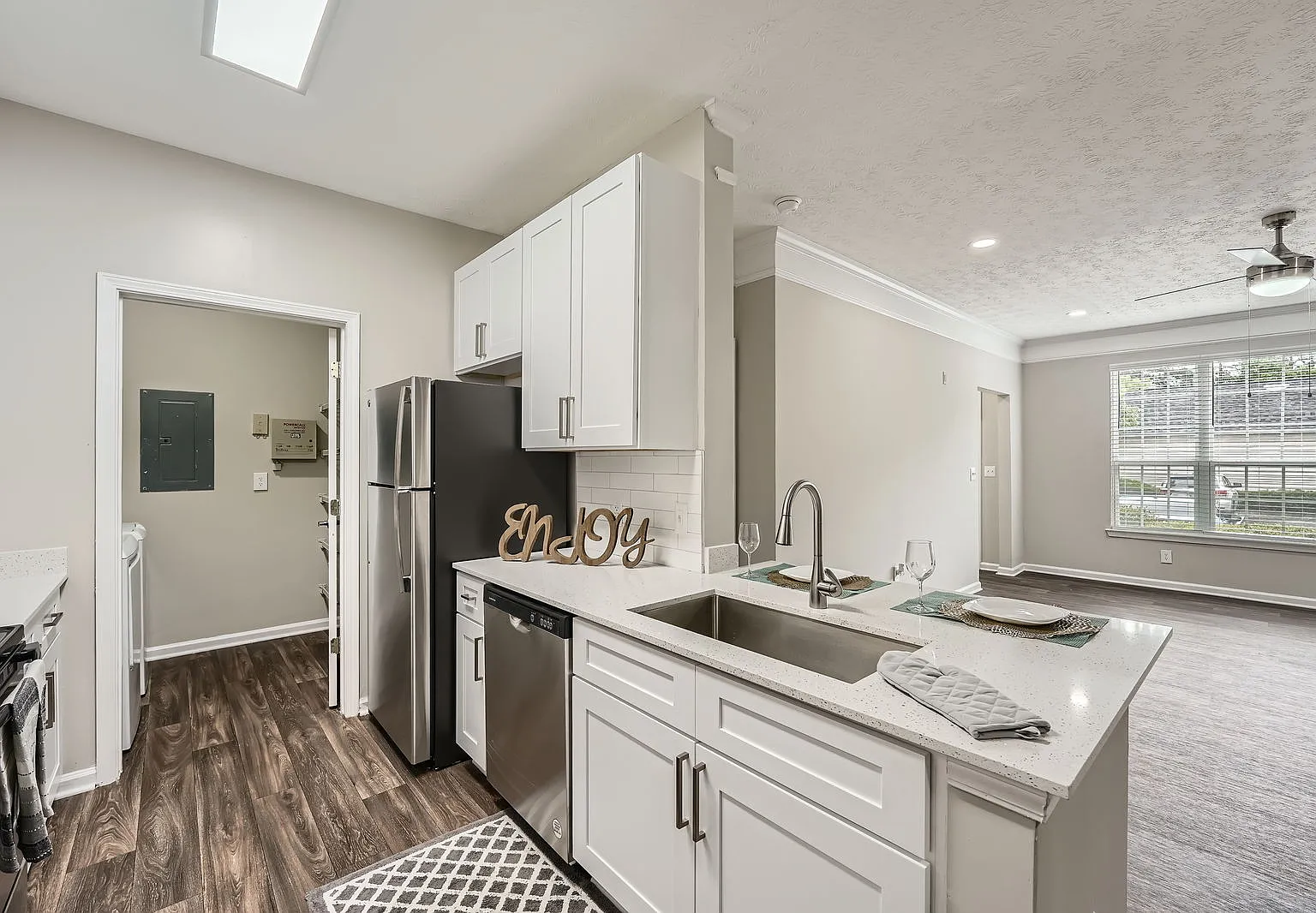 Charlestowne Apartment Homes — Photo 3