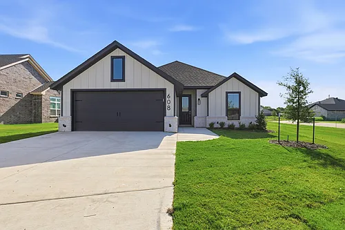 608 Violet Dr Photo 1