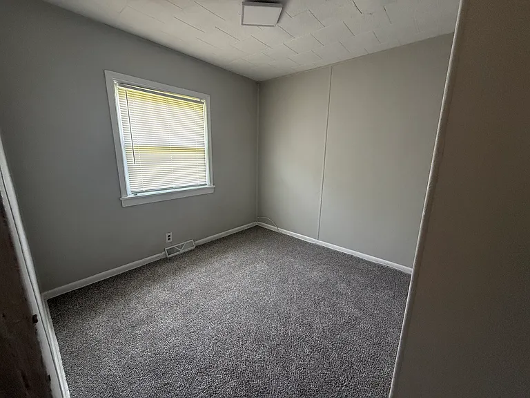 325 Ives Ave — Photo 6