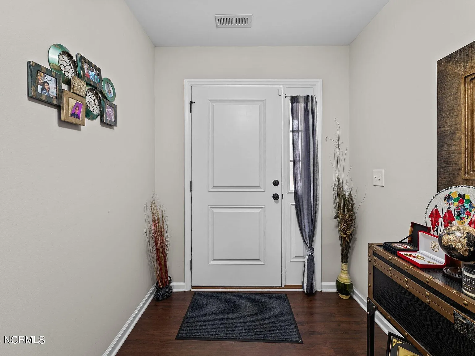 3 bed, 2.0 bath, 1638 sqft, $2,100 — Photo 4
