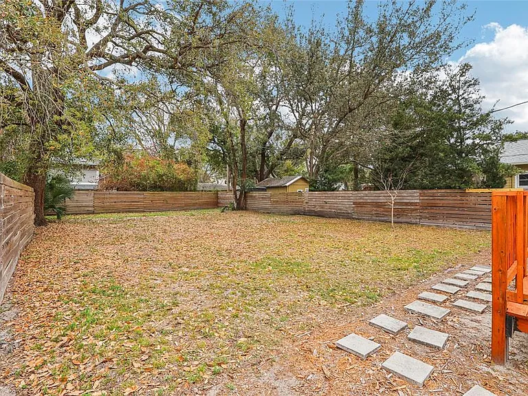137 E Grant St — Photo 27