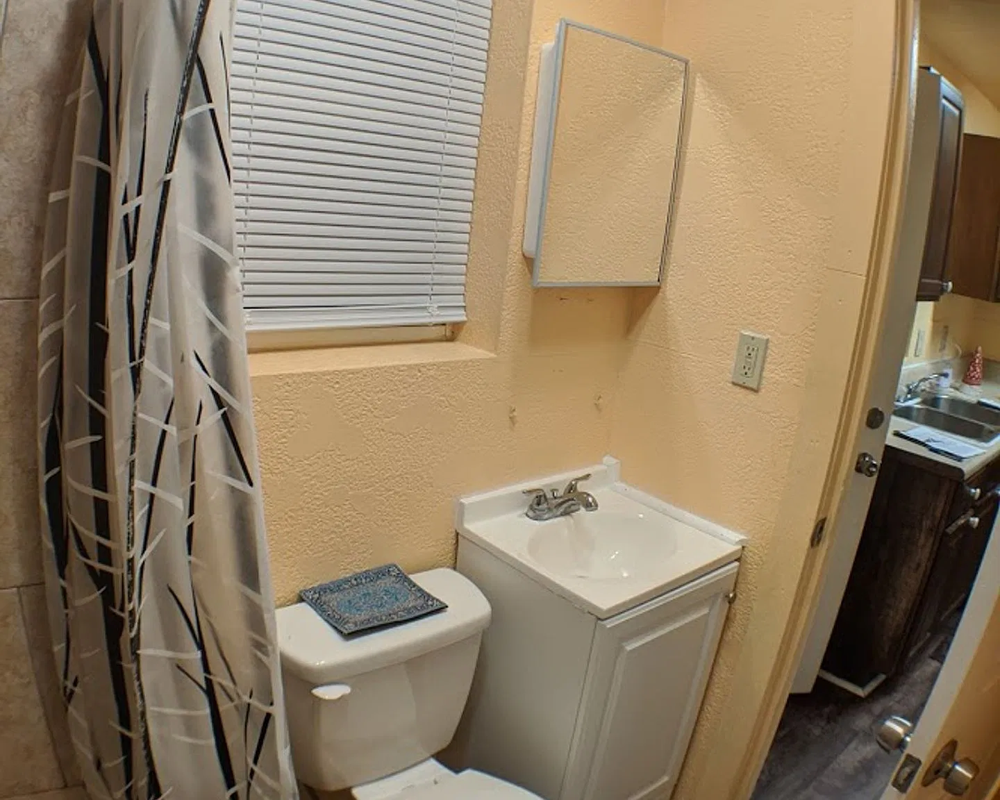 Private Charming Home for Rent — Photo 3