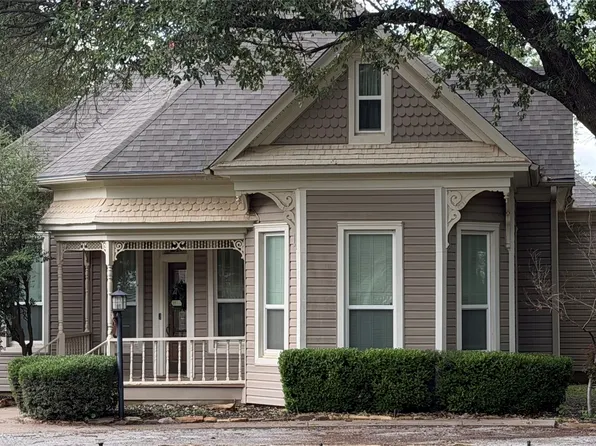445 W Belknap St, Jacksboro, TX 76458