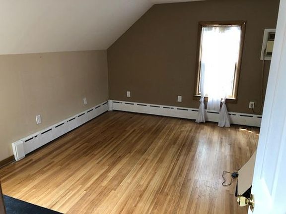 4th image of 408 4th Ave NE