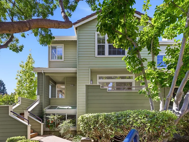 521 Porpoise Bay Ter #A — Photo 3