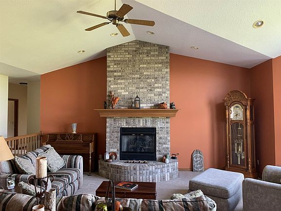 Floor to ceiling Brick FP