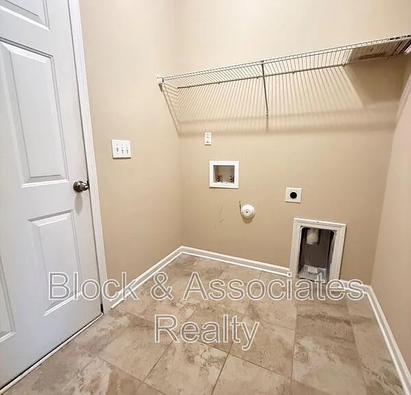 2433 Cedar Rock Dr — Photo 23