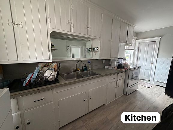 2nd image of 104 Dresser St #2