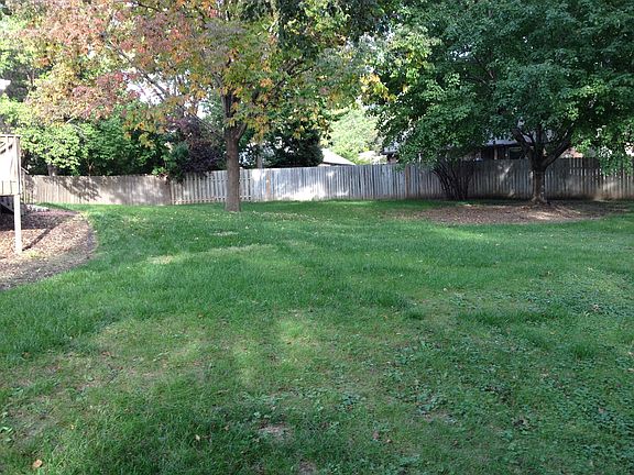 3rd image of 8125 Cobblestone Cir