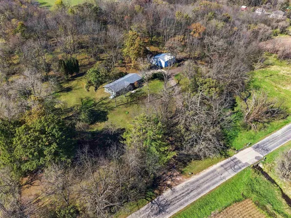 2279 Town Hall Rd, Mount Horeb, WI 53572