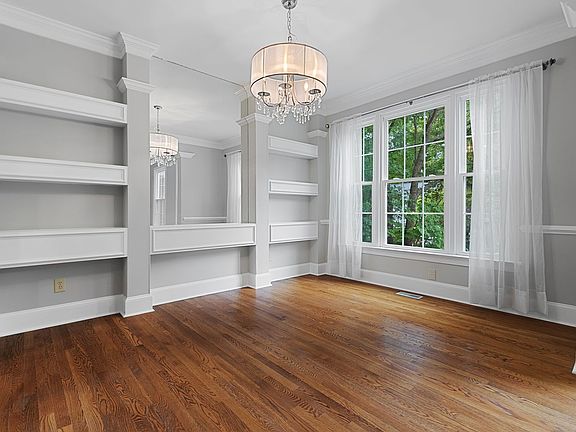 4th image of 5113 Longwood Dr