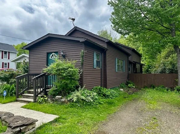 53 1st Ave, Albion, PA 16401
