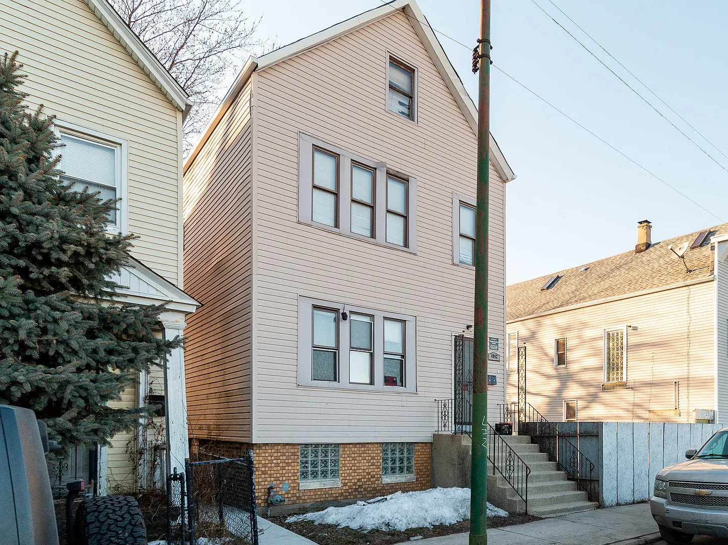 4942 S Racine Ave photo 1