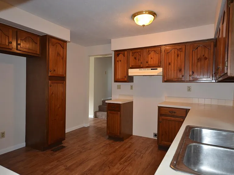 2699 Linwood Rd — Photo 10