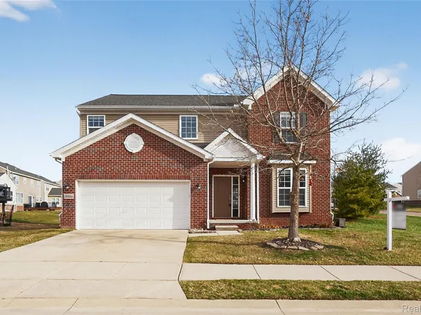 59684 Twin Pines Dr, New Hudson, MI 48165