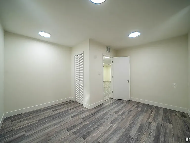 324 S James St — Photo 3