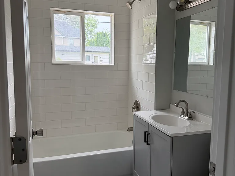 602 Woodlawn Ave #602 — Photo 3