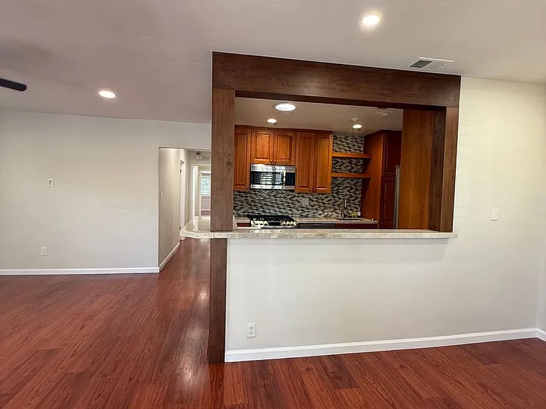 334 Roanoke Rd — Photo 3