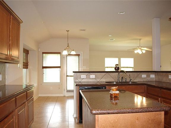 3rd image of 1102 Willowbrook Dr