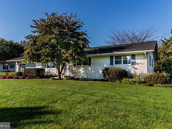 3rd image of 1495 Linmar Dr