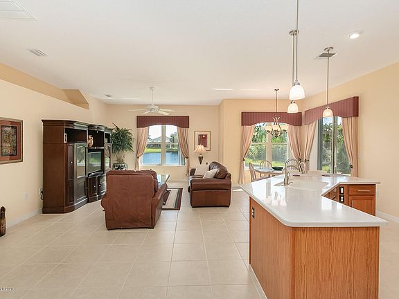 3rd image of 4628 Alamanda Dr