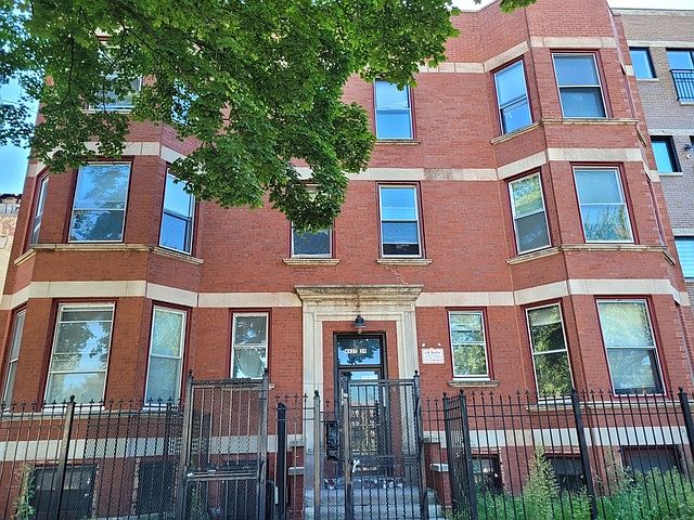 1st image of 4927 S Prairie Ave #1S