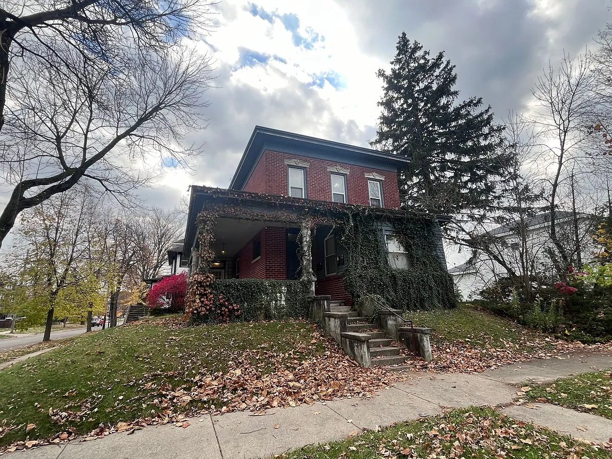 Building Photo - 303 W Dewald St