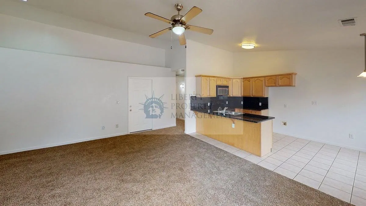 3 bed, 2028 sqft, $2,125 — Photo 3