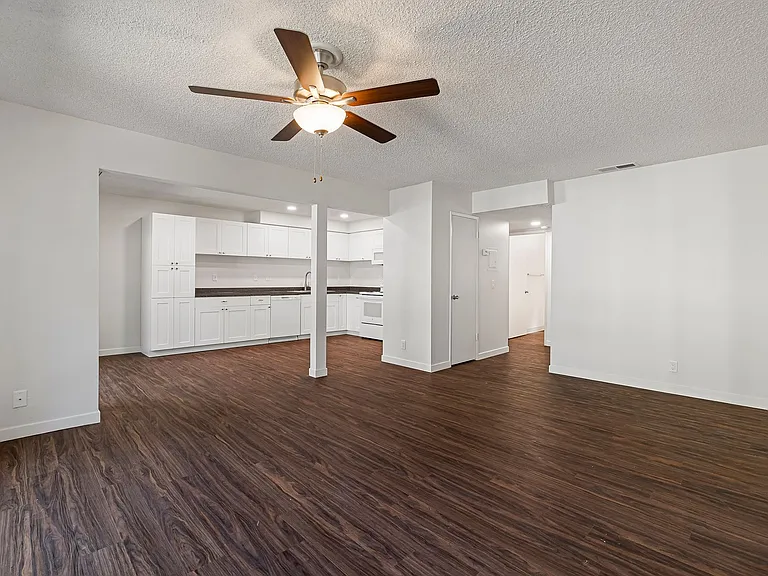 Train Station Apartments — Photo 28