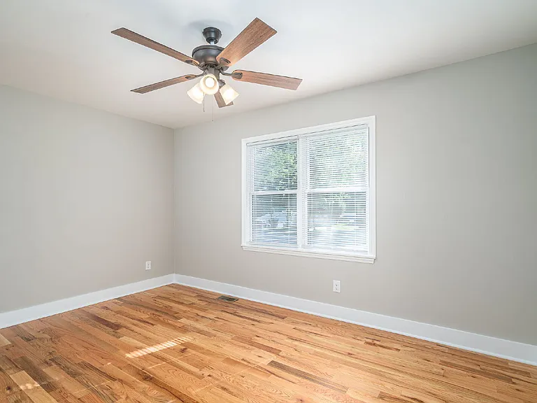 412 Forest Dr — Photo 17