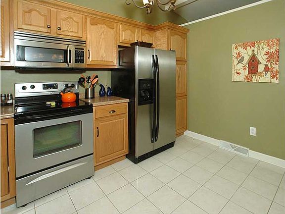 3rd image of 114 Skyview Dr