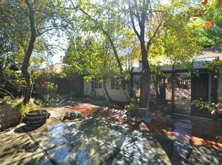 193 W Poppyfields Dr, Altadena, CA 91001