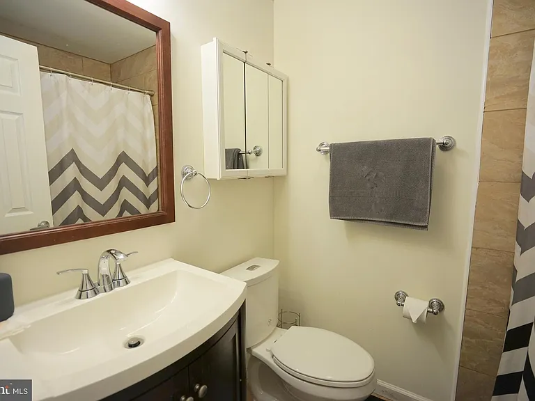4218 University Dr — Photo 17