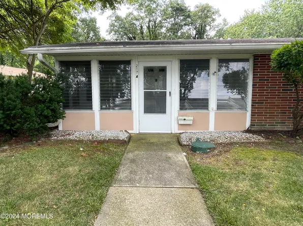 217A Buckingham Court, Lakewood, NJ 08701