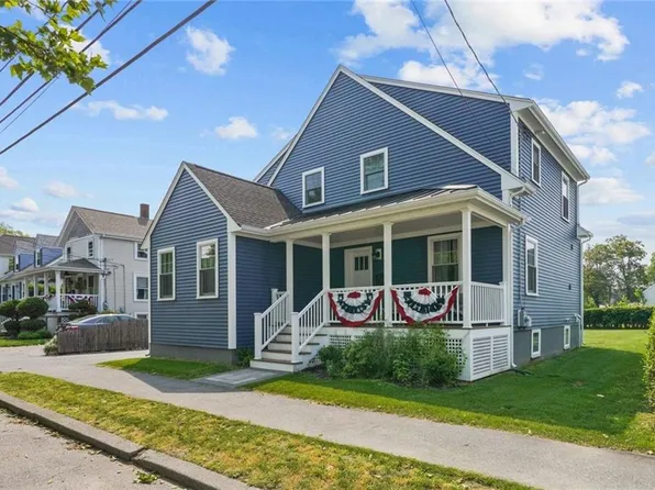 72 Charles St, Bristol, RI 02809