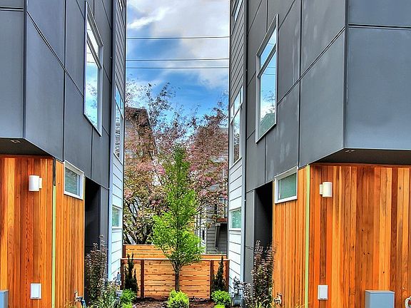 2nd image of 2353 B Minor Avenue E