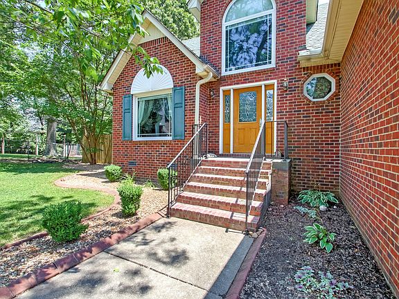 3rd image of 528 Breslin Ave