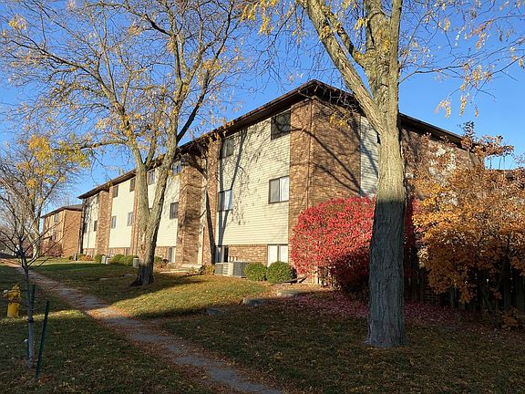 2nd image of 1916 Tracy Dr APT 38